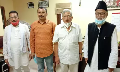 ഐ.എന്.എല് ദേശീയ പ്രസിഡന്റ് മുഹമ്മദ് സുലൈമാന് സീതാറാം യെച്ചൂരിയെ സന്ദര്ശിച്ചു ഐ.എന്.എല് ദേശീയ പ്രസിഡന്റ് മുഹമ്മദ് സുലൈമാന് സീതാറാം യെച്ചൂരിയെ സന്ദര്ശിച്ചു