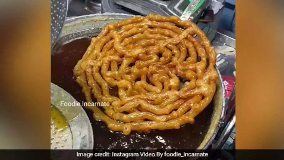 ഭാരം ഒരു കിലോ, വില 500 രൂപ; വൈറലായി ഭീമന്‍ ജിലേബി