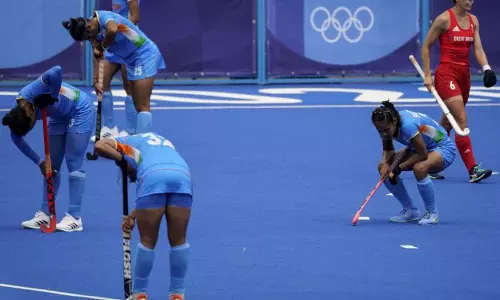 തുടര്‍ച്ചയായ മൂന്നാം തോല്‍വി; ഒളിമ്പിക് ഹോക്കിയില്‍ നിന്ന് ഇന്ത്യന്‍ വനിതകള്‍ പുറത്ത്