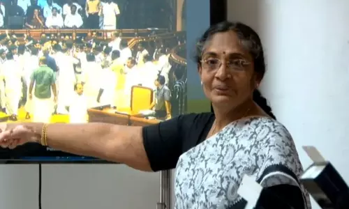 ജീവനില്ലാത്ത കമ്പ്യൂട്ടറിനും കസേരയ്ക്കും മാത്രമാണോ പരിപാവനത്വം? എന്റെ അഭിമാനത്തിനില്ലേ?: ജമീല പ്രകാശം