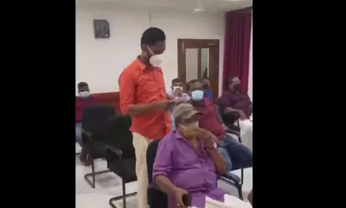 നാല് മാസമായില്ലേ, ഇനി ആത്മഹത്യ ചെയ്യണോ? തൊണ്ടയിടറി യുവാവ്