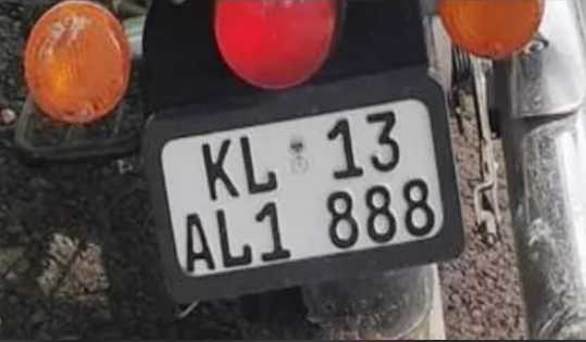 നമ്പർ പ്ലേറ്റിൽ അലിയെ കൊണ്ടുവരാൻ കൃത്രിമം; 13,000 രൂപ പിഴ