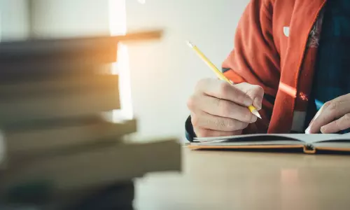 ശ്രീനാരായണ ഗുരു സര്‍വകലാശാലയ്ക്ക് പുറത്തും വിദൂര പഠനത്തിന് അനുമതി; സര്‍ക്കാര്‍ ഉത്തരവ് കോടതി കയറും