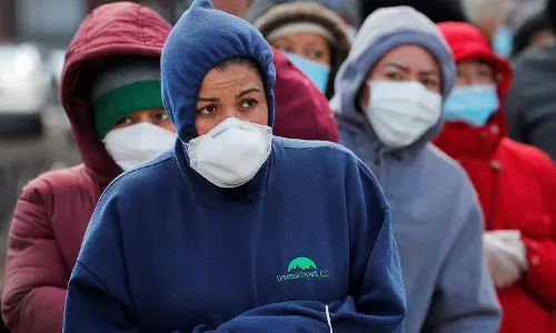 കോവിഡ് വ്യാപനം കൂടുന്നു; വീണ്ടും മാസ്ക് നിര്ബന്ധമാക്കി അമേരിക്ക കോവിഡ് വ്യാപനം കൂടുന്നു; വീണ്ടും മാസ്ക് നിര്ബന്ധമാക്കി അമേരിക്ക