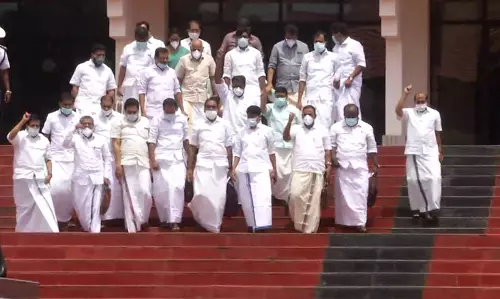 മന്ത്രി ശിവൻകുട്ടി രാജി വെക്കണം; അടിയന്തര പ്രമേയത്തിന് അനുമതി നിഷേധിച്ചു, പ്രതിപക്ഷം നിയമസഭ ബഹിഷ്കരിച്ചു