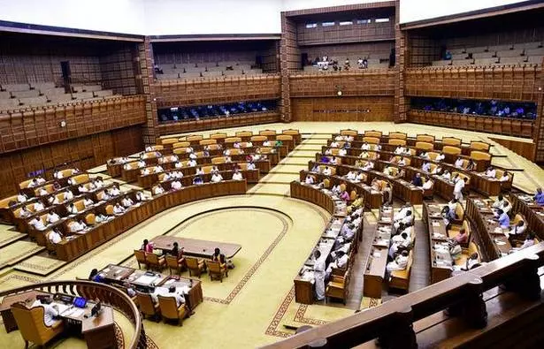 ശിവന്‍കുട്ടിയുടെ രാജിയിലുറച്ച് പ്രതിപക്ഷം; കയ്യാങ്കളി കേസ് ഇന്നും സഭയില്‍ ഉന്നയിക്കും