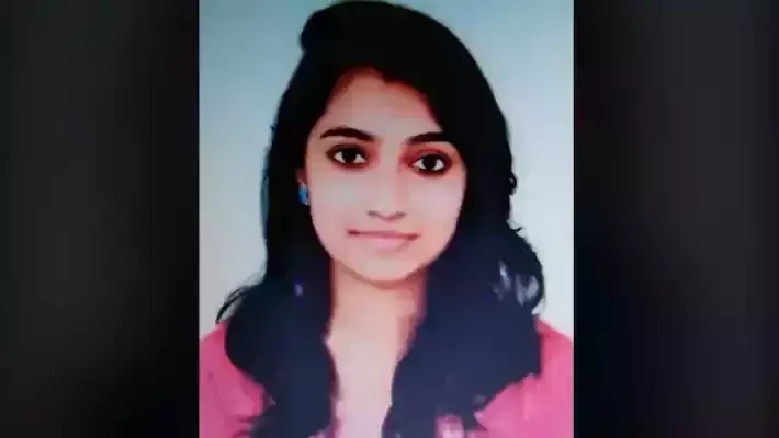 തുടരെ ഉയര്ന്ന മൂന്ന് വെടിയൊച്ചകള്; രാഖിലും മാനസയും മരണത്തിലേക്ക് പോയത് ഇങ്ങനെ... തുടരെ ഉയര്ന്ന മൂന്ന് വെടിയൊച്ചകള്; രാഖിലും മാനസയും മരണത്തിലേക്ക് പോയത് ഇങ്ങനെ...