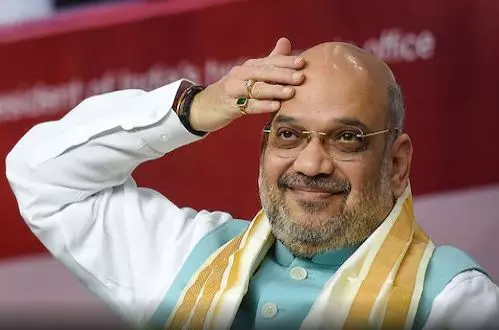 അമിത് ഷായുടെ ബന്ധുവായി ആൾമാറാട്ടം; വിമാനത്താവളത്തിൽ മാസങ്ങളോളം വിഐപി സൗകര്യങ്ങൾ ആസ്വദിച്ച് യുവാവ് അമിത് ഷായുടെ ബന്ധുവായി ആൾമാറാട്ടം; വിമാനത്താവളത്തിൽ മാസങ്ങളോളം വിഐപി സൗകര്യങ്ങൾ ആസ്വദിച്ച് യുവാവ്