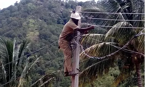 മഴക്കെടുതിയിൽ കെ.എസ്.ഇ.ബിക്ക് 13.67 കോടിയുടെ നഷ്ടം