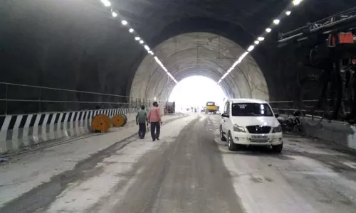 കുതിരാൻ തുരങ്കം തുറക്കാൻ അനുമതി കുതിരാൻ തുരങ്കം തുറക്കാൻ അനുമതി