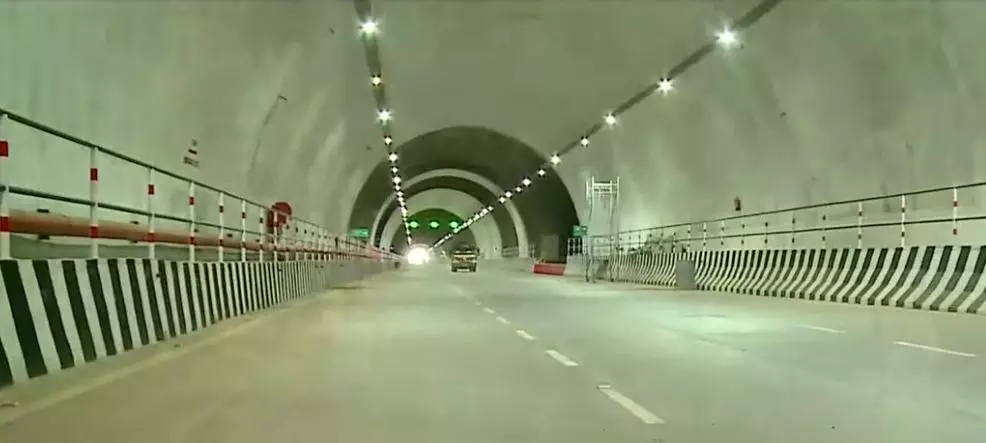 ഉദ്ഘാടനമില്ല; കുതിരാൻ തുരങ്കപാത തുറന്നു ഉദ്ഘാടനമില്ല; കുതിരാൻ തുരങ്കപാത തുറന്നു