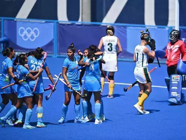 ദക്ഷിണാഫ്രിക്കയ്ക്കെതിരെ ജയം; ക്വാര്ട്ടര് പ്രതീക്ഷകള് സജീവമാക്കി ഇന്ത്യന് വനിതകള് ദക്ഷിണാഫ്രിക്കയ്ക്കെതിരെ ജയം; ക്വാര്ട്ടര് പ്രതീക്ഷകള് സജീവമാക്കി ഇന്ത്യന് വനിതകള്