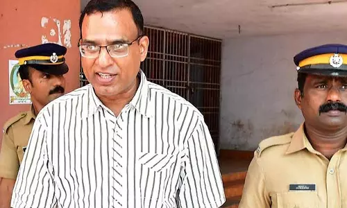 ഇരയായ പെൺകുട്ടിയെ വിവാഹം കഴിക്കാന്‍ അനുവദിക്കണം: ഫാ. റോബിൻ വടക്കുംചേരി സുപ്രീംകോടതിയിൽ