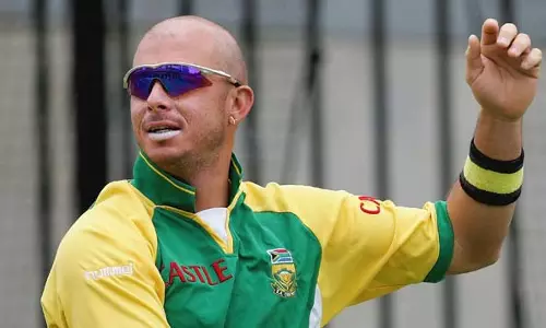 കശ്മീർ പ്രീമിയർ ലീഗിൽ കളിക്കരുതെന്ന് ബിസിസിഐ ഭീഷണി; വിമർശനവുമായി ഹെർഷൽ ഗിബ്സ് കശ്മീർ പ്രീമിയർ ലീഗിൽ കളിക്കരുതെന്ന് ബിസിസിഐ ഭീഷണി; വിമർശനവുമായി ഹെർഷൽ ഗിബ്സ്