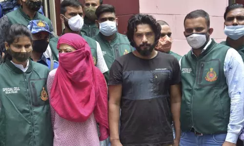 12 സംസ്ഥാനങ്ങളില് വലവിരിച്ചു; ഒടുവില് കാലാ ജഠേഡിയും റിവോള്വര് റാണിയും പിടിയില് 12 സംസ്ഥാനങ്ങളില് വലവിരിച്ചു; ഒടുവില് കാലാ ജഠേഡിയും റിവോള്വര് റാണിയും പിടിയില്