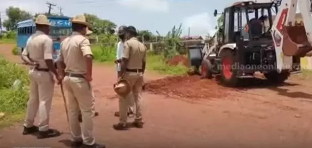 കേരളത്തില്‍ നിന്നുള്ള വാഹനങ്ങള്‍ തടഞ്ഞ് കര്‍ണാടക; അതിർത്തിയിൽ കിടങ്ങ് കുഴിക്കാന്‍ ശ്രമം