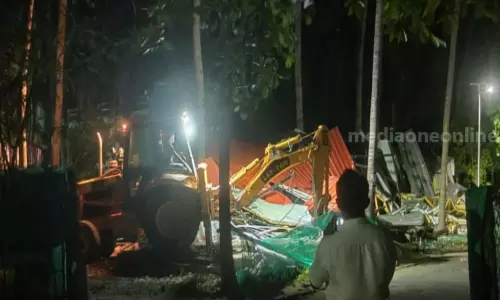 ലക്ഷദ്വീപില് പഞ്ചായത്ത് അധീനതയിലുള്ള കെട്ടിടം ദ്വീപ് ഭരണ കൂടം പൊളിച്ചുമാറ്റി ലക്ഷദ്വീപില് പഞ്ചായത്ത് അധീനതയിലുള്ള കെട്ടിടം ദ്വീപ് ഭരണ കൂടം പൊളിച്ചുമാറ്റി