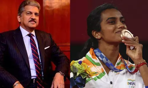 സിന്ധുവിന് ഥാർ നൽകണമെന്ന് ആരാധകന്റെ ആവശ്യം: മറുപടിയുമായി ആനന്ദ് മഹീന്ദ്ര സിന്ധുവിന് ഥാർ നൽകണമെന്ന് ആരാധകന്റെ ആവശ്യം: മറുപടിയുമായി ആനന്ദ് മഹീന്ദ്ര