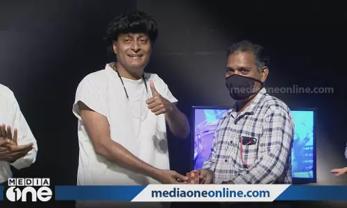 മീഡിയവണ് ബോബി ചെമ്മണ്ണൂർ യൂറോക്കോപ്പ ഫുട്ബോള് പ്രവചന മത്സര വിജയികള്ക്കുള്ള സമ്മാനം വിതരണം ചെയ്തു മീഡിയവണ് ബോബി ചെമ്മണ്ണൂർ യൂറോക്കോപ്പ ഫുട്ബോള് പ്രവചന മത്സര വിജയികള്ക്കുള്ള സമ്മാനം വിതരണം ചെയ്തു