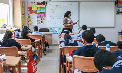 ക്ലാസ് പഠനത്തിന് അബുദബി വിദ്യാഭ്യാസ വകുപ്പ് പുതിയ മാനദണ്ഡങ്ങള് പുറത്തിറക്കി ക്ലാസ് പഠനത്തിന് അബുദബി വിദ്യാഭ്യാസ വകുപ്പ് പുതിയ മാനദണ്ഡങ്ങള് പുറത്തിറക്കി
