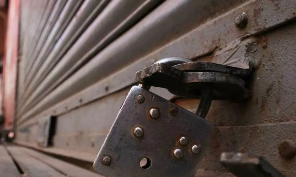 എല്ലാ ദിവസവും കടകള്‍ തുറക്കാന്‍ അവസരമൊരുക്കണം: സമരത്തിനിറങ്ങി ഇടത് വ്യാപാര സംഘടന