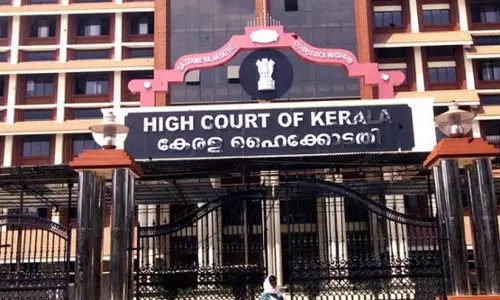 സര്ക്കാര് ജോലിതന്നെ വേണമെന്ന മനോഭാവം മാറണമെന്ന് ഹൈക്കോടതി സര്ക്കാര് ജോലിതന്നെ വേണമെന്ന മനോഭാവം മാറണമെന്ന് ഹൈക്കോടതി