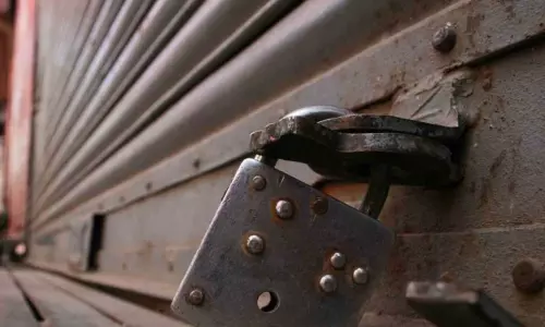 എല്ലാ ദിവസവും കടകള്‍ തുറക്കാന്‍ അവസരമൊരുക്കണം: സമരത്തിനിറങ്ങി ഇടത് വ്യാപാര സംഘടന