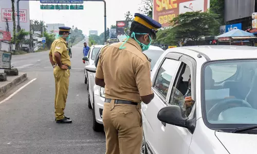 കോവിഡ് നിയന്ത്രണങ്ങളുടെ പേരില്‍ പൊലീസ് അതിക്രമം; ഇടപെട്ട് മനുഷ്യാവകാശ കമ്മീഷന്‍