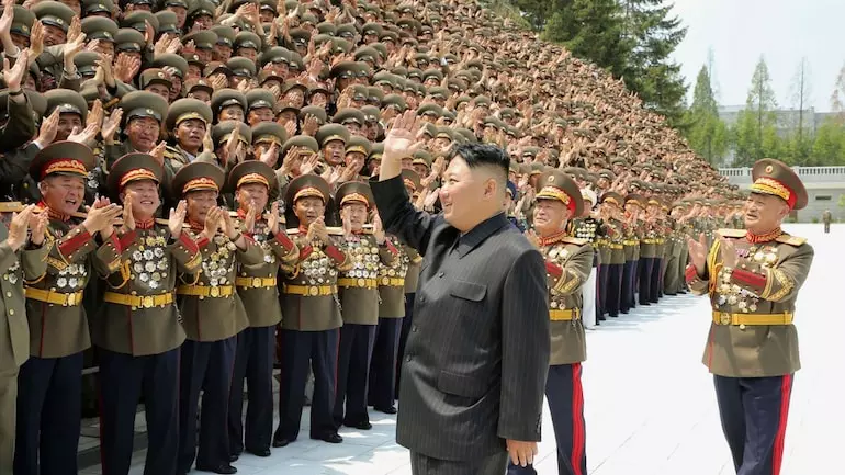 തലയ്ക്ക് പിന്നില്‍ ബാന്‍ഡേജ്; കിം ജോങ് ഉന്നിന് എന്താണ് പറ്റിയത്?