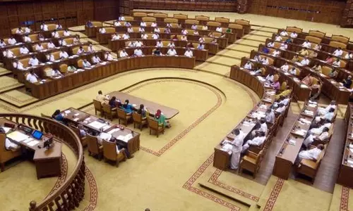 അശാസ്ത്രീയ അടച്ചിടല് ജനങ്ങളെ ആത്മഹത്യയിലേക്ക് തള്ളിവിട്ടു; ദുഃഖങ്ങൾ കാണാൻ സർക്കാരിന് കണ്ണും കാതും ഉണ്ടാകണമെന്ന് പ്രതിപക്ഷം അശാസ്ത്രീയ അടച്ചിടല് ജനങ്ങളെ ആത്മഹത്യയിലേക്ക് തള്ളിവിട്ടു; ദുഃഖങ്ങൾ കാണാൻ സർക്കാരിന് കണ്ണും കാതും ഉണ്ടാകണമെന്ന് പ്രതിപക്ഷം