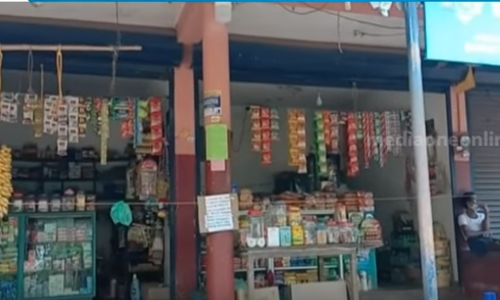 കടക്ക് മുന്നില്‍ 5 പേർ നിന്നതിന് പിഴ ചുമത്തിയ പൊലീസിനെതിരെ വ്യത്യസ്ത പ്രതിഷേധവുമായി വ്യാപാരി