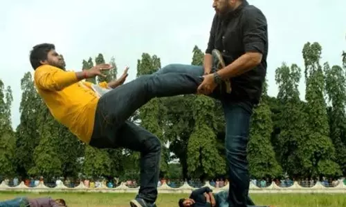 ലിഗമെന്റ് പൊട്ടിയ കാലും വെച്ചാണ് 21 വർഷം മമ്മൂക്ക നമ്മളെ രസിപ്പിച്ചത്, ആക്ഷേപിക്കും മുന്പ് അറിയാന് ശ്രമിക്കൂ ലിഗമെന്റ് പൊട്ടിയ കാലും വെച്ചാണ് 21 വർഷം മമ്മൂക്ക നമ്മളെ രസിപ്പിച്ചത്, ആക്ഷേപിക്കും മുന്പ് അറിയാന് ശ്രമിക്കൂ