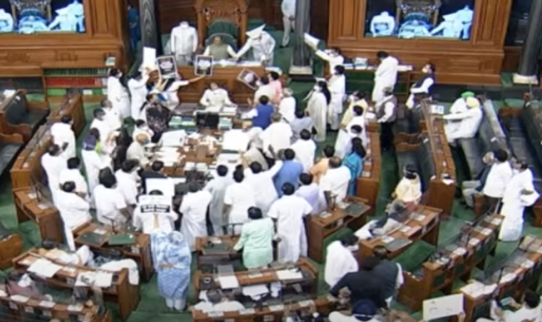 പെഗാസസ് വിഷയം ചര്‍ച്ച ചെയ്യാനാകില്ലെന്ന് കേന്ദ്രം; ലോക്സഭയില്‍ പ്രതിപക്ഷ പ്രതിഷേധം