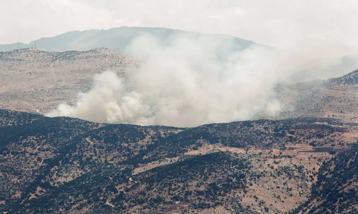 ദക്ഷിണ ലബനാനില്‍ ഇസ്രായേല്‍ ബോംബാക്രമണം