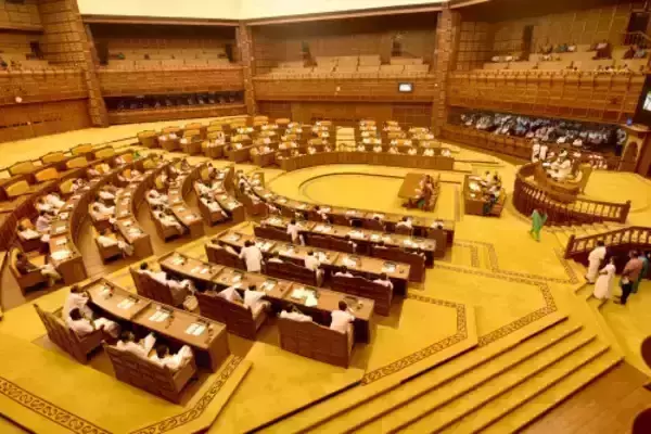 കോവിഡ് ഇളവുകളിലെ അശാസ്ത്രീയത പ്രതിപക്ഷം ഇന്ന് സഭയില്‍ ഉന്നയിക്കും