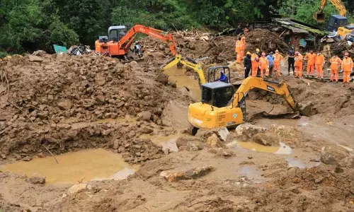 കണ്ണീര്‍ തോരാതെ പെട്ടിമുടി; ദുരന്തത്തിന് ഇന്ന് ഒരാണ്ട്