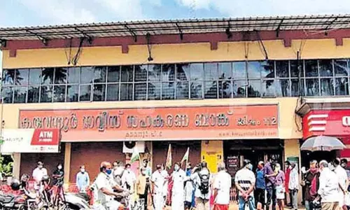 കരുവന്നൂർ ബാങ്ക് വായ്പ തട്ടിപ്പ് കേസ്; പ്രതികൾക്കായി പൊലീസ് ലുക്കൗട്ട് നോട്ടീസ് പുറപ്പെടുവിച്ചു