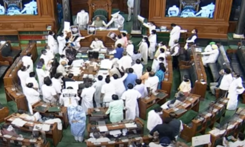 പെഗാസസ് വിഷയം ചര്‍ച്ച ചെയ്യാനാകില്ലെന്ന് കേന്ദ്രം; ലോക്സഭയില്‍ പ്രതിപക്ഷ പ്രതിഷേധം