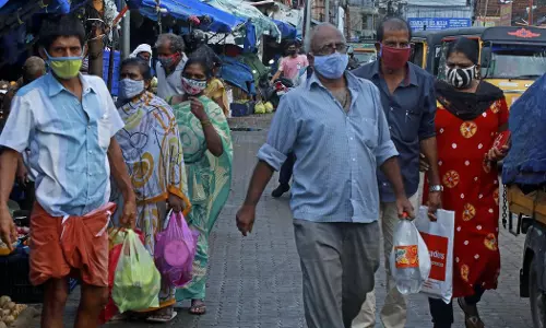 കോവിഡ് നിയന്ത്രണങ്ങളിൽ കൂടുതൽ ഇളവുകൾക്ക് സാധ്യത; അവലോകന യോഗം ഇന്ന് വൈകിട്ട് കോവിഡ് നിയന്ത്രണങ്ങളിൽ കൂടുതൽ ഇളവുകൾക്ക് സാധ്യത; അവലോകന യോഗം ഇന്ന് വൈകിട്ട്
