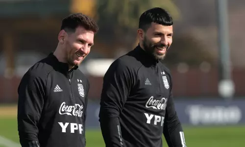 മെസി ഇല്ലെങ്കിൽ ഞാനുമില്ല, അഗ്യൂറോയും ബാഴ്‍സക്ക് നഷ്ടമാകുമോ?