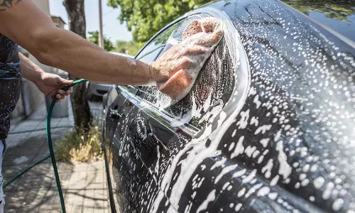 വെള്ളമില്ലാതെ എങ്ങനെ കാറ് കഴുകാം?