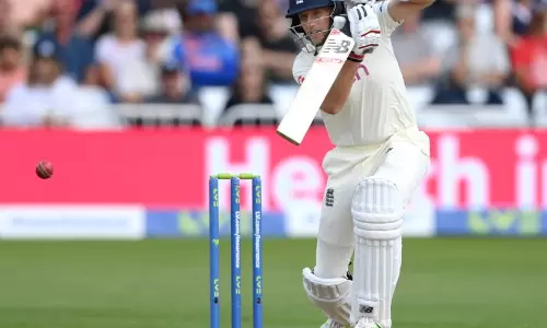 നിലയുറപ്പിച്ച് റൂട്ടും സിബ്ലിയും; ഇംഗ്ലണ്ടിന് 24 റൺസ് ലീഡ്