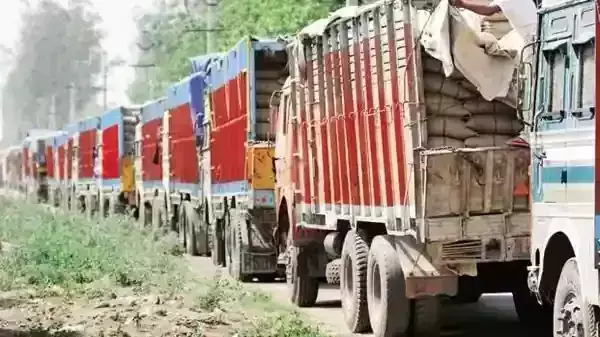 ഓവര്‍ലോഡ് ആരോപിച്ച്  25000 രൂപ പിഴ; മോട്ടോര്‍ വാഹന വകുപ്പിനെതിരെ വ്യാപക പ്രതിഷേധം