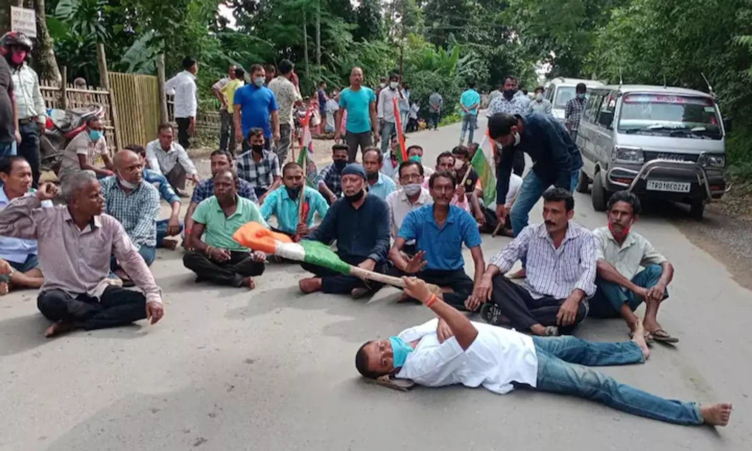 ബംഗാളിലെ രണ്ട് തൃണമൂല് നേതാക്കളെ ത്രിപുരയില് ബി.ജെ.പിക്കാര് അക്രമിച്ചതായി ആരോപണം ബംഗാളിലെ രണ്ട് തൃണമൂല് നേതാക്കളെ ത്രിപുരയില് ബി.ജെ.പിക്കാര് അക്രമിച്ചതായി ആരോപണം