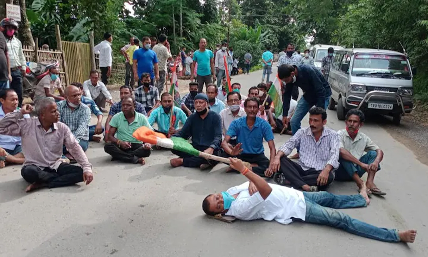 ബംഗാളിലെ രണ്ട് തൃണമൂല്‍ നേതാക്കളെ ത്രിപുരയില്‍ ബി.ജെ.പിക്കാര്‍ അക്രമിച്ചതായി ആരോപണം