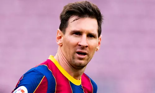 ഈഫൽ ടവർ ഒരുങ്ങി, മെസ്സി പിഎസ്ജിയിലേക്ക്‌