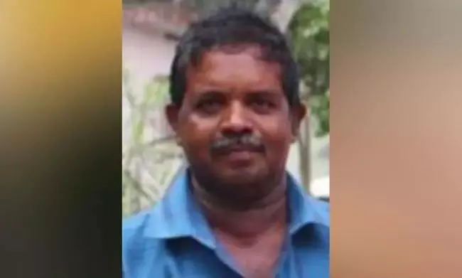 കൊല്ലം അഴീക്കലിൽ ബോട്ടുമുങ്ങി മത്സ്യത്തൊഴിലാളി മരിച്ചു കൊല്ലം അഴീക്കലിൽ ബോട്ടുമുങ്ങി മത്സ്യത്തൊഴിലാളി മരിച്ചു