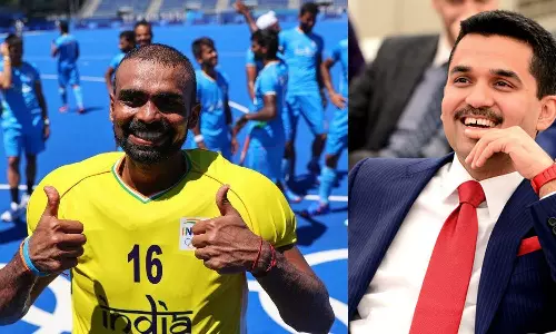 പി.ആർ ശ്രീജേഷിന് ഒരു കോടി രൂപ പാരിതോഷികം പ്രഖ്യാപിച്ച് ഡോ. ഷംഷീർ വയലിൽ പി.ആർ ശ്രീജേഷിന് ഒരു കോടി രൂപ പാരിതോഷികം പ്രഖ്യാപിച്ച് ഡോ. ഷംഷീർ വയലിൽ