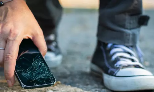 മികച്ച വരുമാനമുള്ള കരിയര് നേടാന് സ്മാര്ട്ട് ഫോണ് എഞ്ചിനീയറിംഗ് കോഴ്സുകള് മികച്ച വരുമാനമുള്ള കരിയര് നേടാന് സ്മാര്ട്ട് ഫോണ് എഞ്ചിനീയറിംഗ് കോഴ്സുകള്