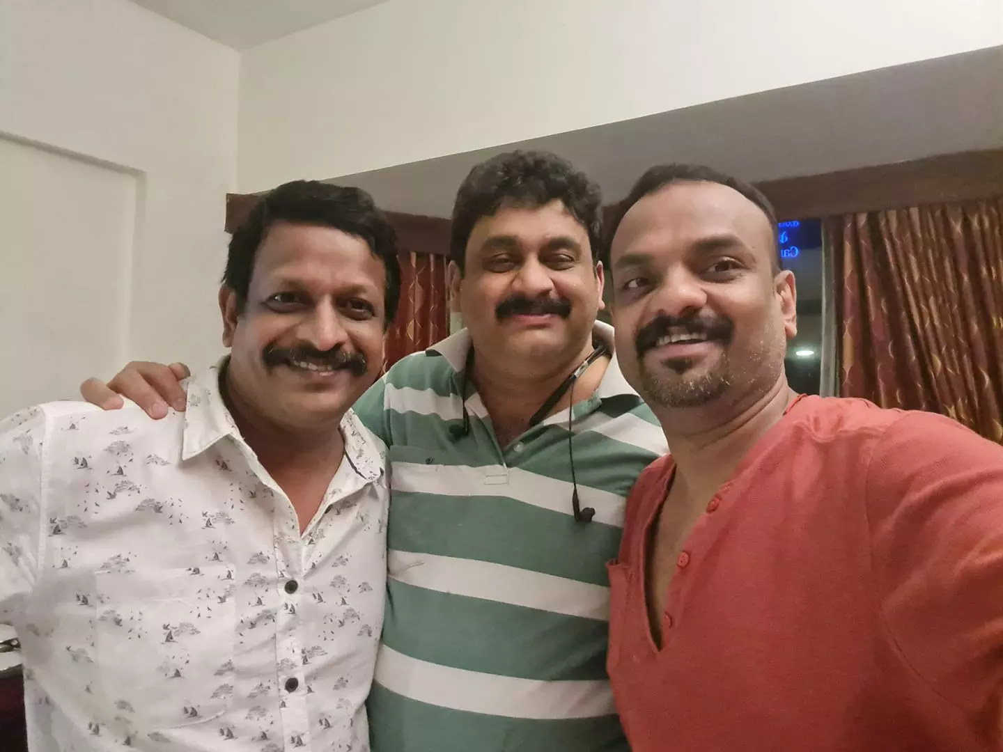 പടം നടന്നില്ല.. തിരിച്ചു വീട്ടിലേക്കു പോകാൻ കാശില്ല, അന്ന് ബാദുഷ 2000 രൂപ തന്നു; ആര്.എസ് വിമല് പടം നടന്നില്ല.. തിരിച്ചു വീട്ടിലേക്കു പോകാൻ കാശില്ല, അന്ന് ബാദുഷ 2000 രൂപ തന്നു; ആര്.എസ് വിമല്